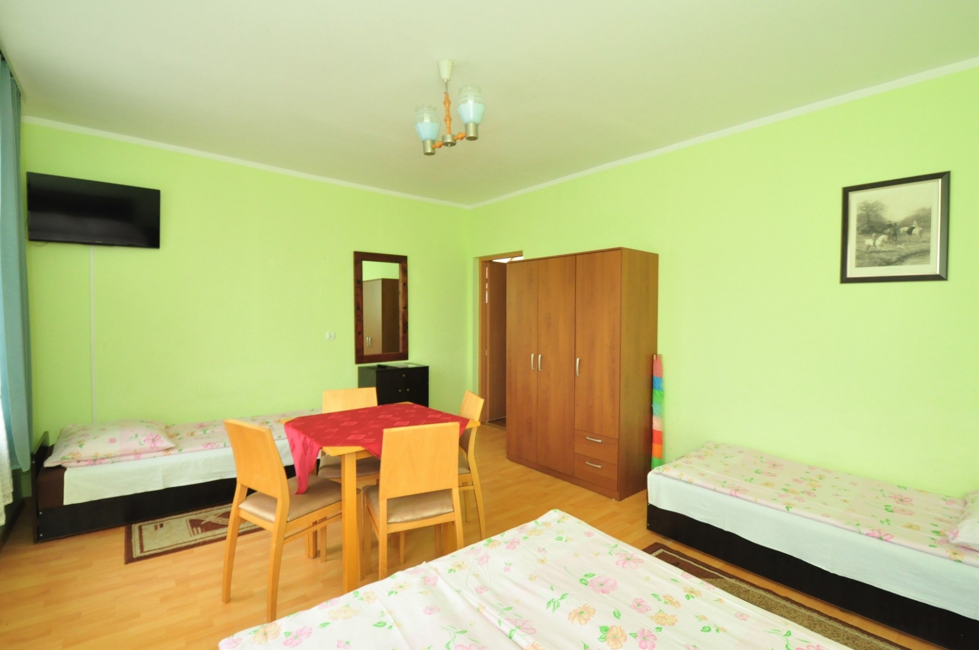 pokój 4 os. w starszym budynku