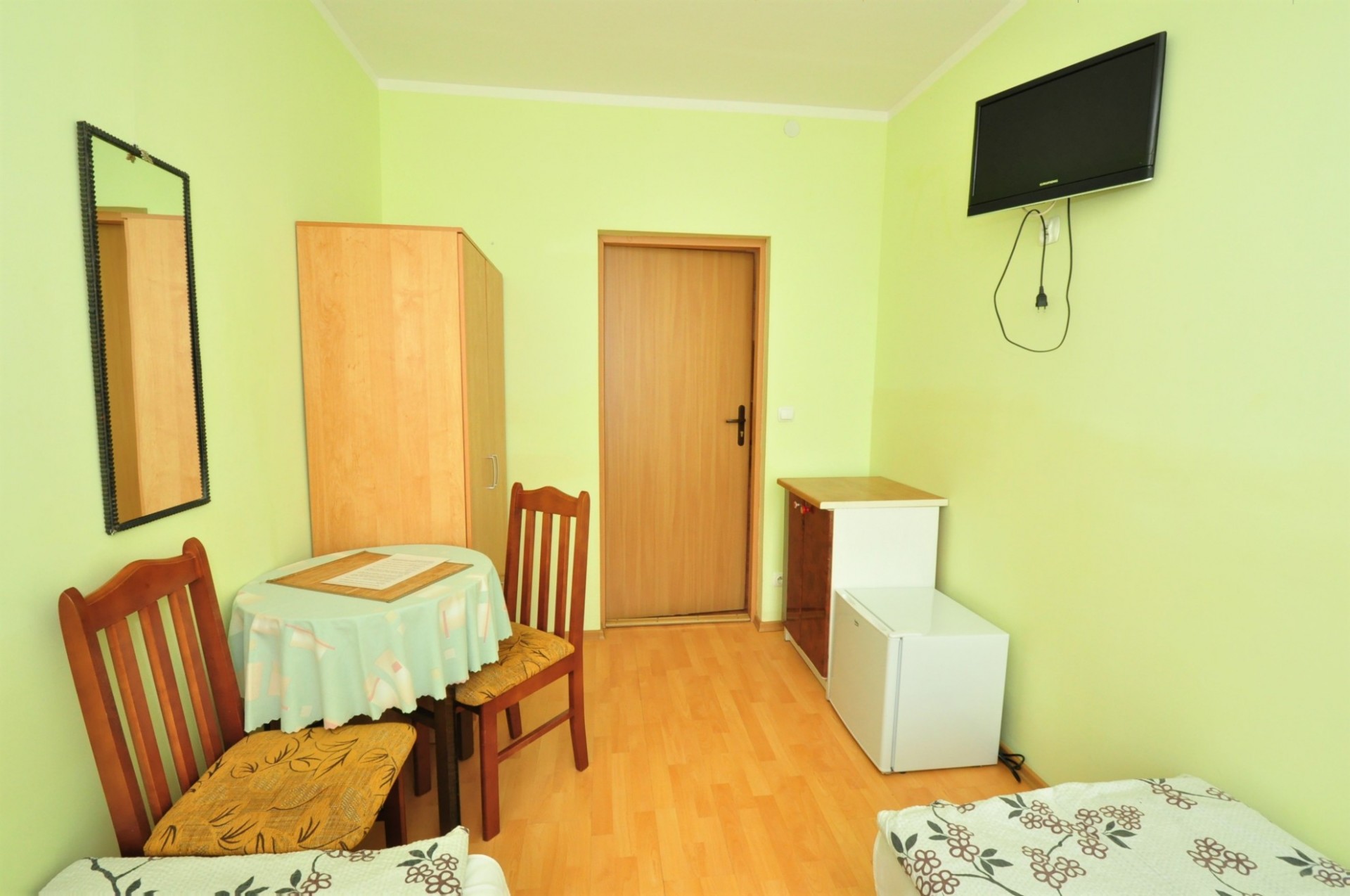 pokój 2-3 os. w starszym budynku