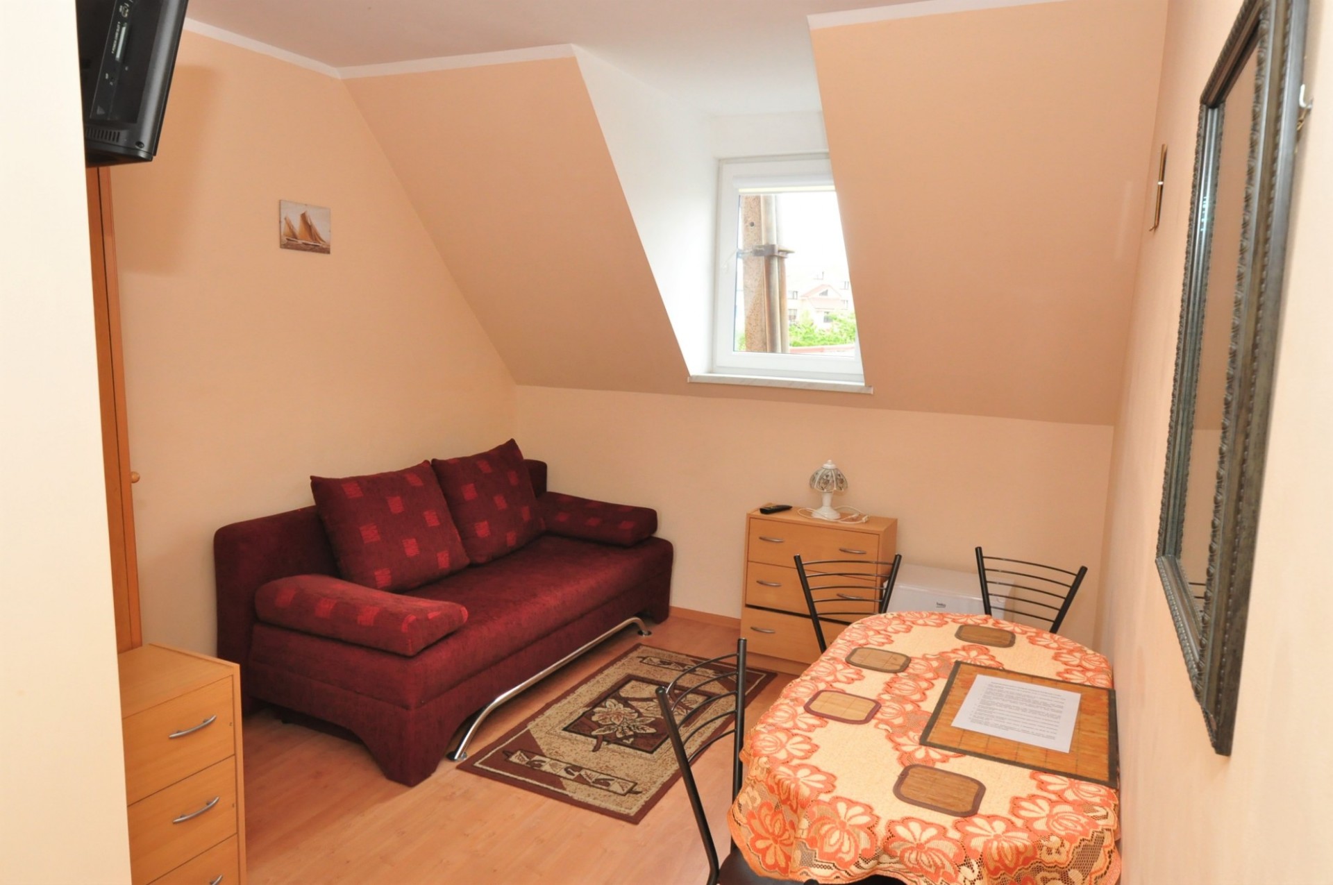 pokój studio (2+2) w pawilonie letnim pomieszczenie 1