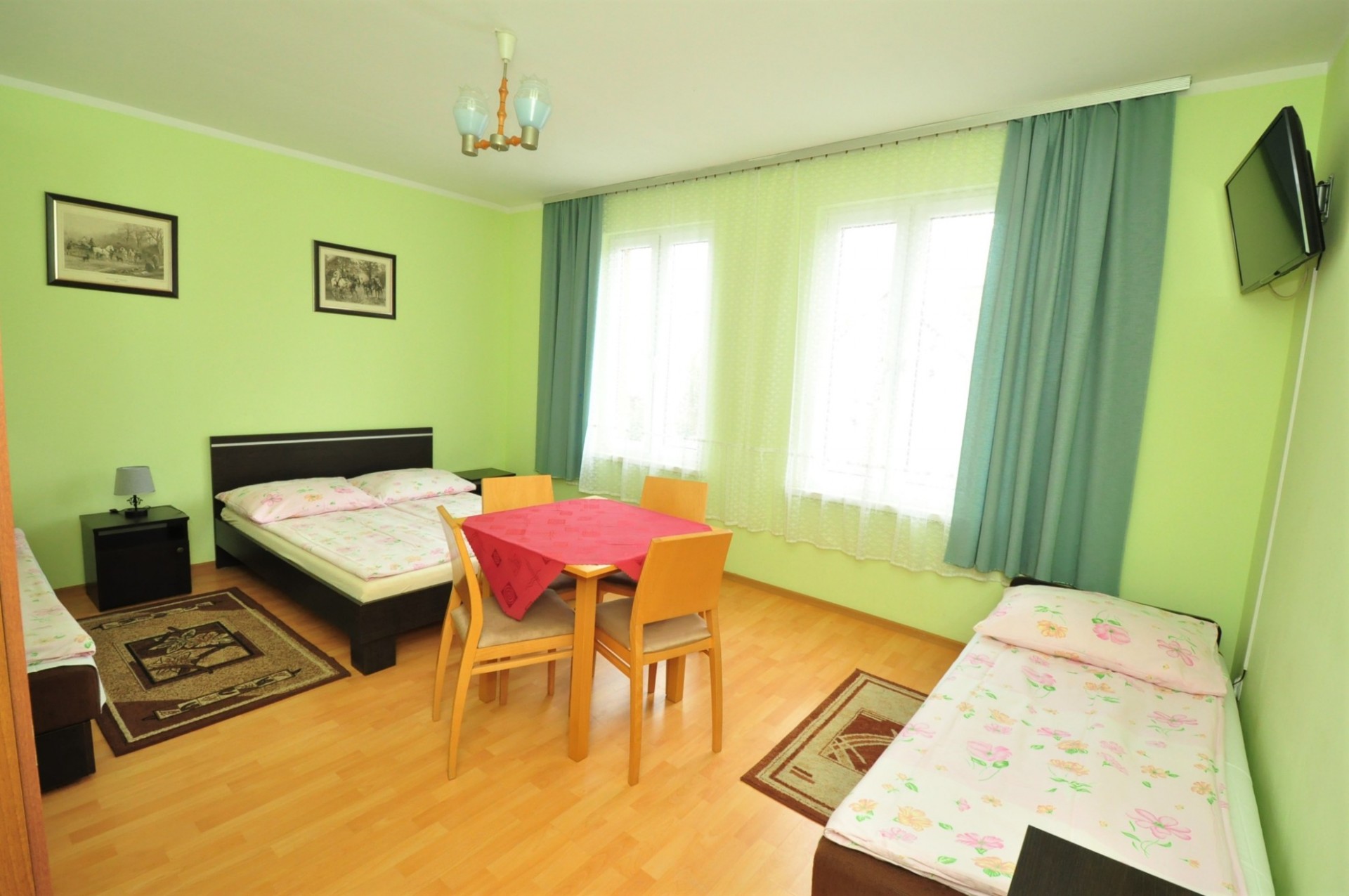 pokój 4 os. w starszym budynku