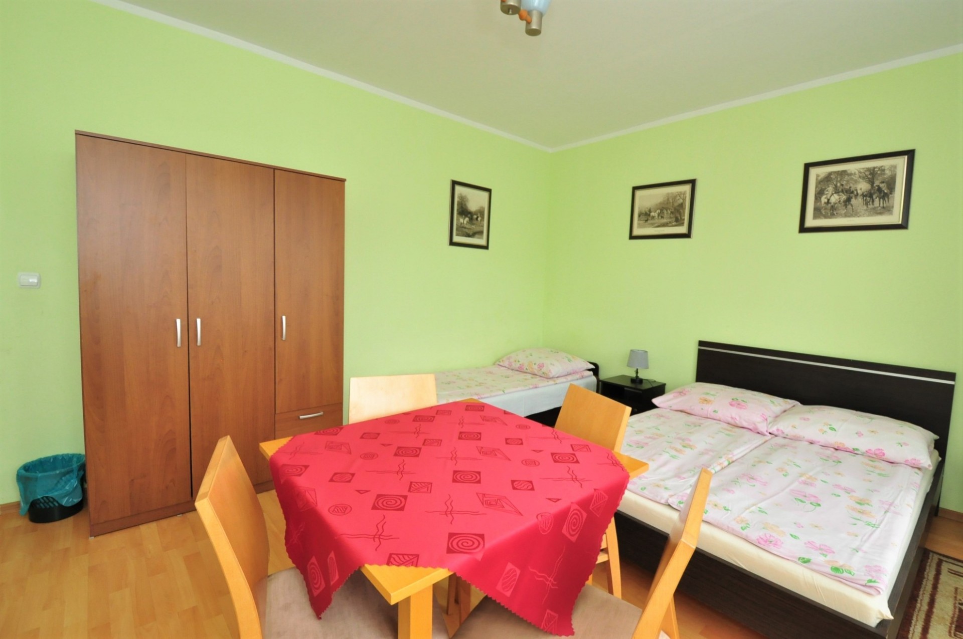 pokój 4 os. w starszym budynku