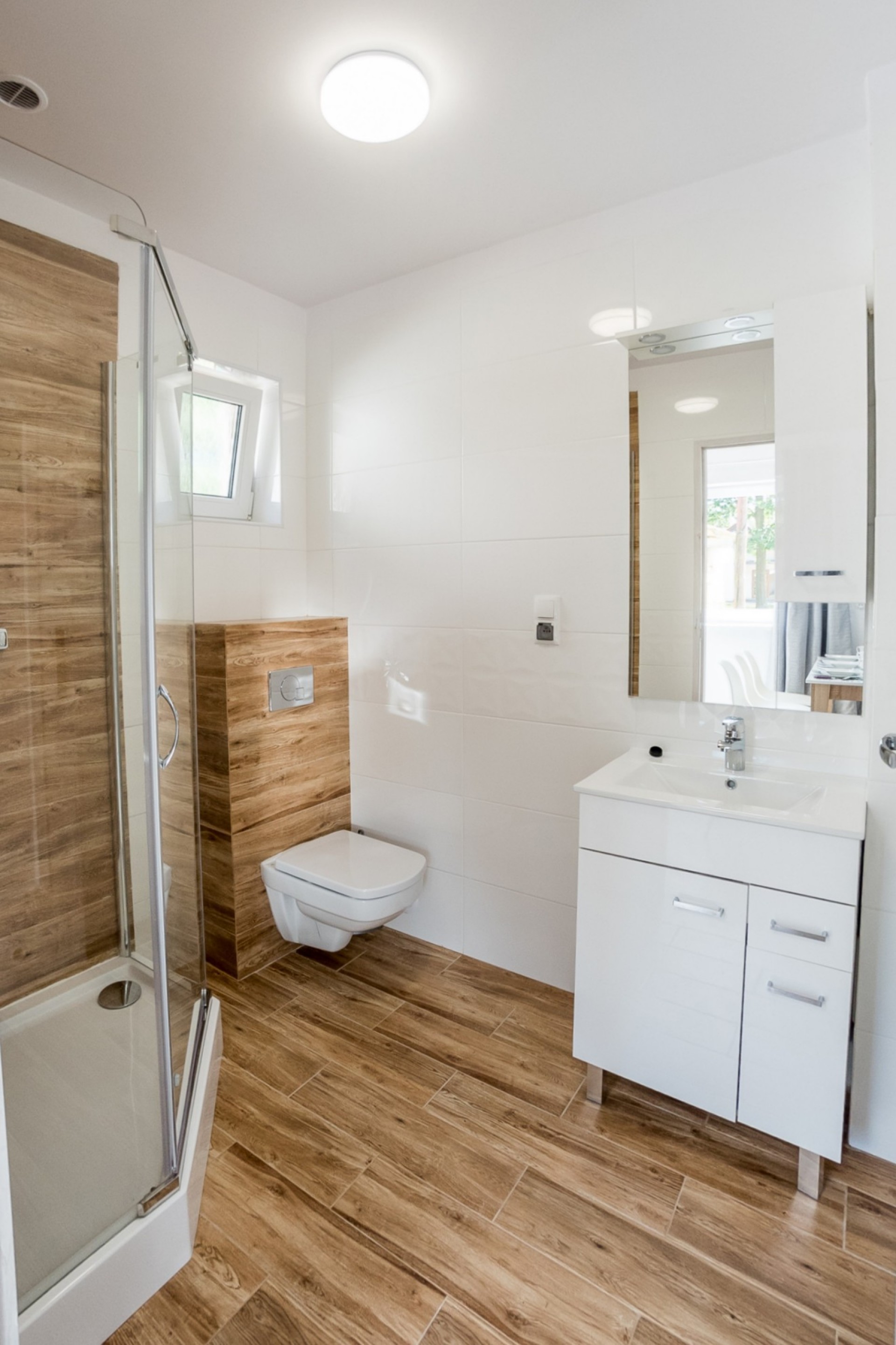 Domek piętrowy z dwiema łazienkami całoroczny - 2 sypialnie i salon