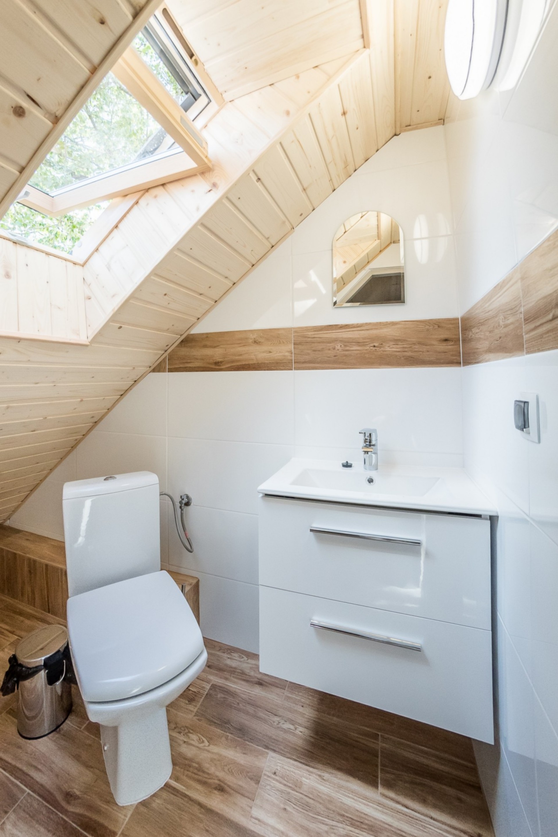 Domek piętrowy całoroczny z dwiema łazienkami, 3 sypialnie i salon