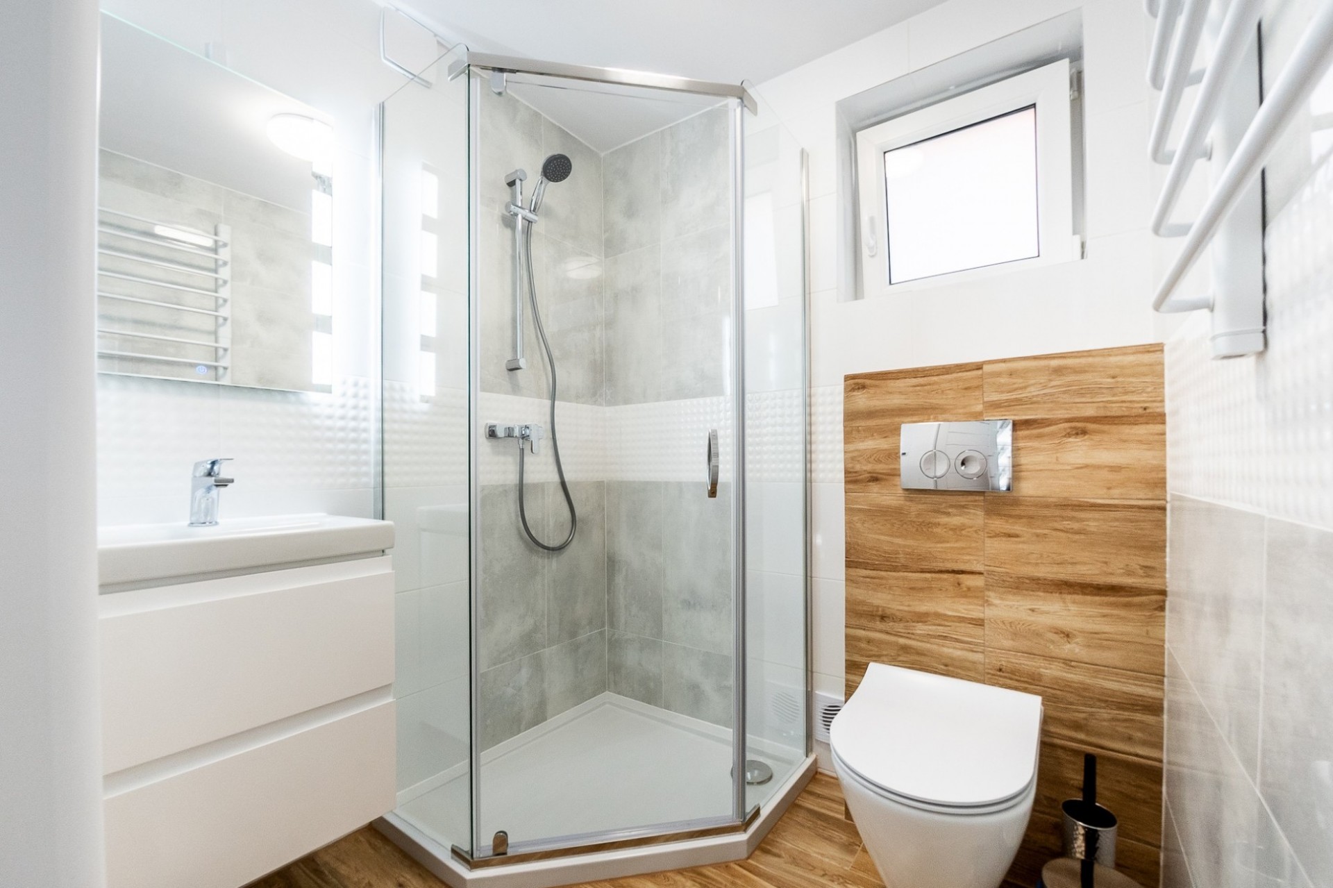 Domek piętrowy z dwiema łazienkami całoroczny - 2 sypialnie i salon