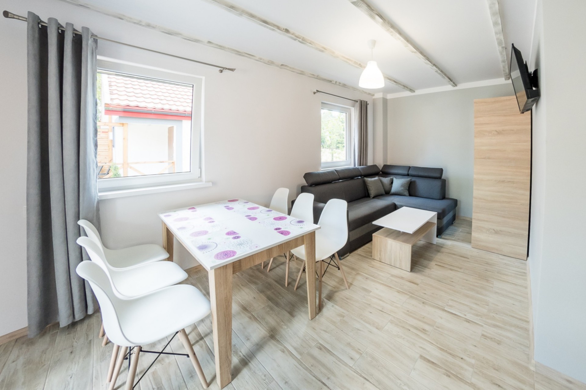 Domek piętrowy całoroczny z dwiema łazienkami, 3 sypialnie i salon