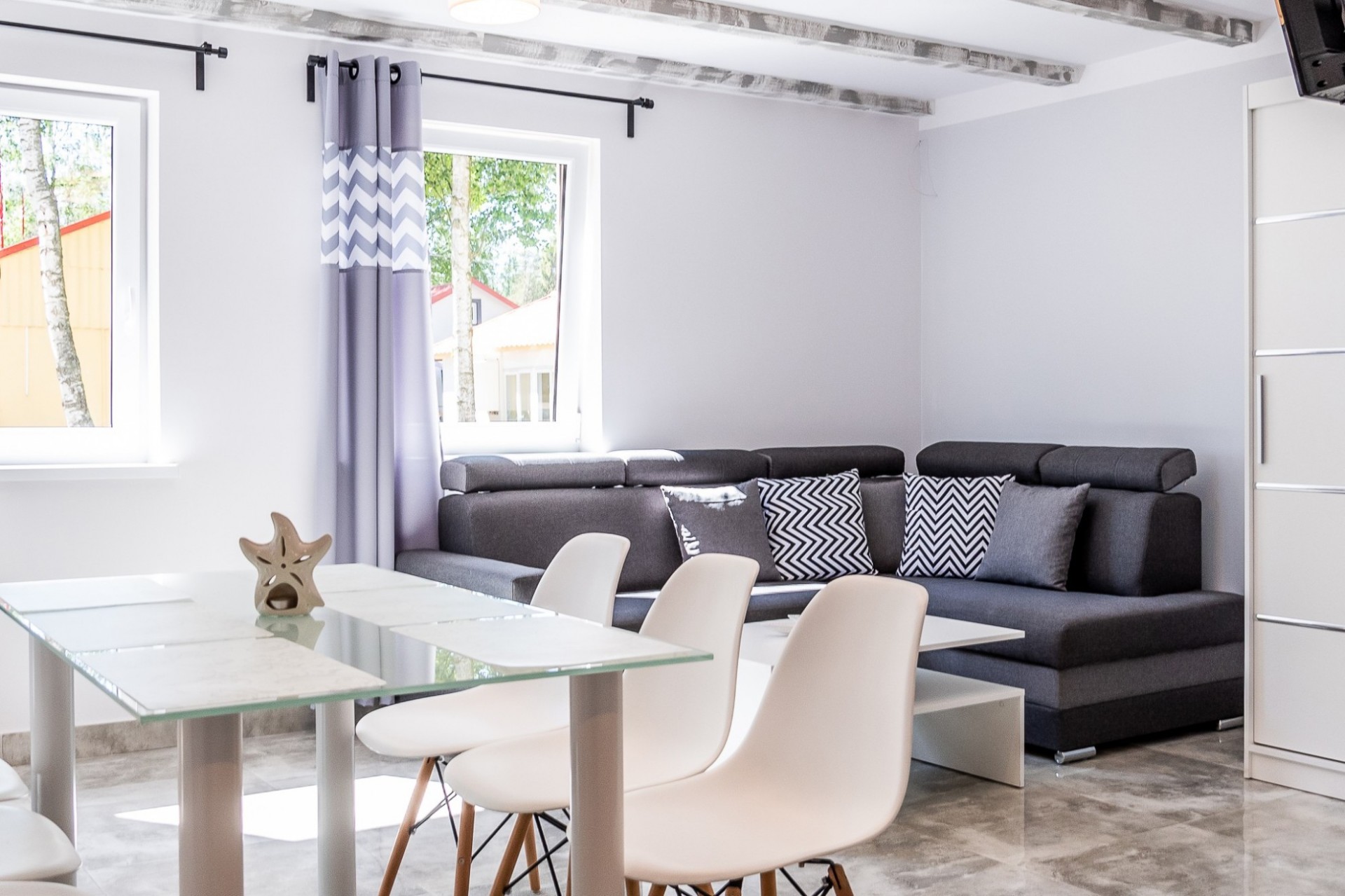 Domek piętrowy z dwiema łazienkami całoroczny - 3 sypialnie i salon