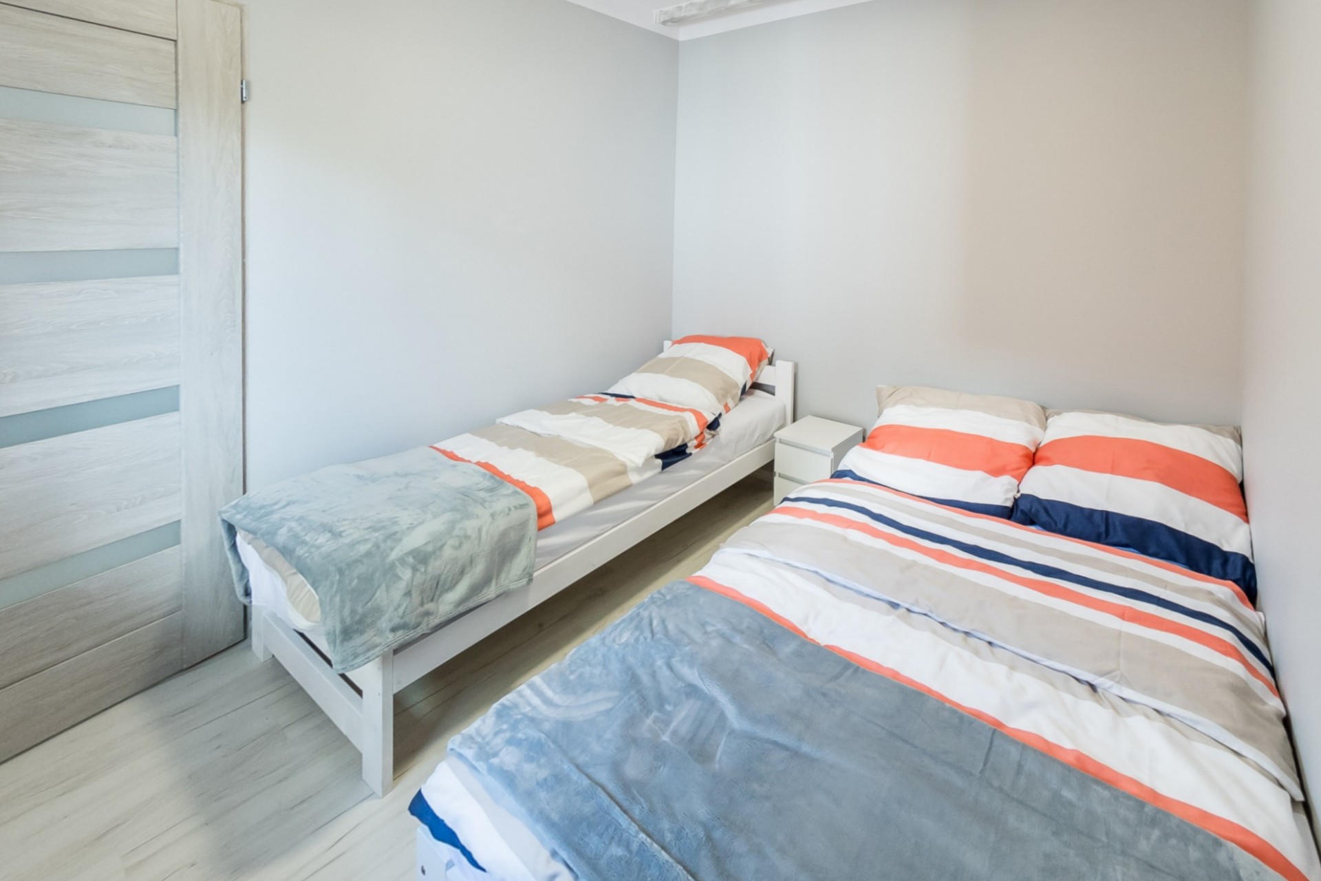 Domek piętrowy całoroczny z dwiema łazienkami, 3 sypialnie i salon