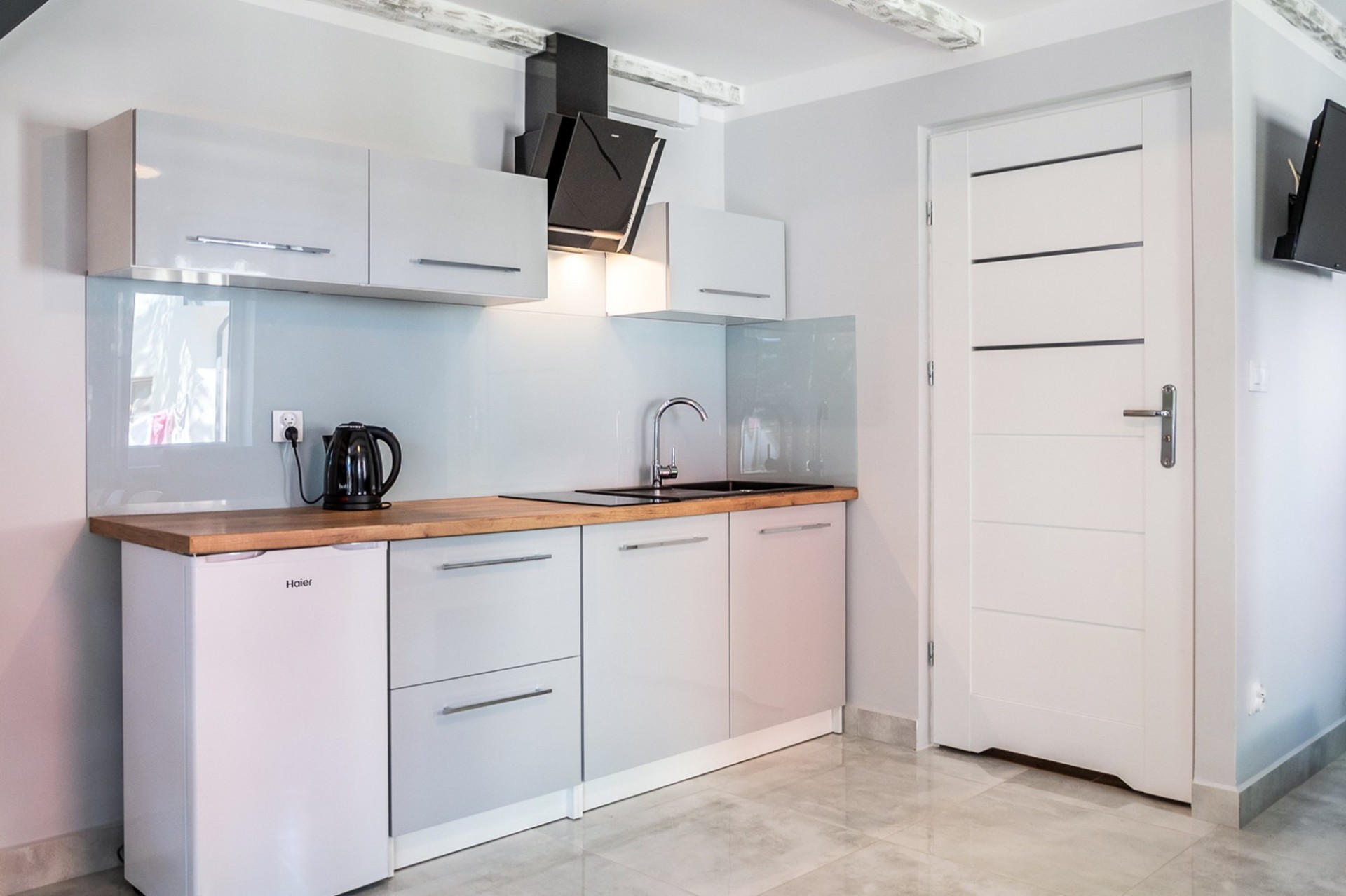 Domek piętrowy z dwiema łazienkami całoroczny - 2 sypialnie i salon