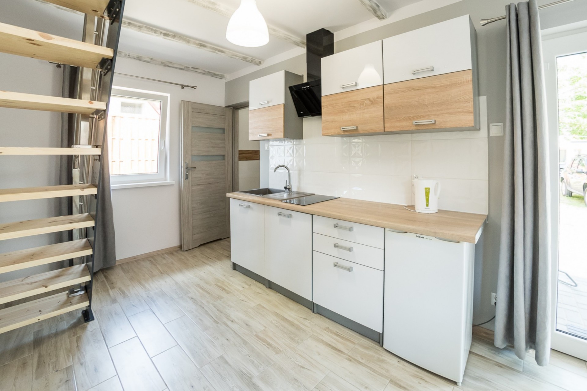 Domek piętrowy całoroczny z dwiema łazienkami, 3 sypialnie i salon