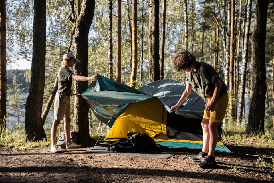 Jak przygotować się do gotowania podczas wyjazdu pod namiot?