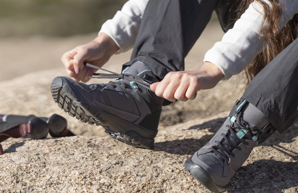 Damskie buty sportowe na tatrzańskie spacery – jak połączyć wygodę z modnym wyglądem?