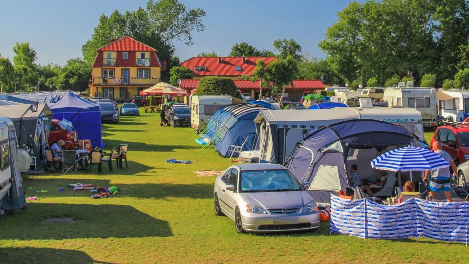Pole Namiotowe i Pokoje U GIENIA