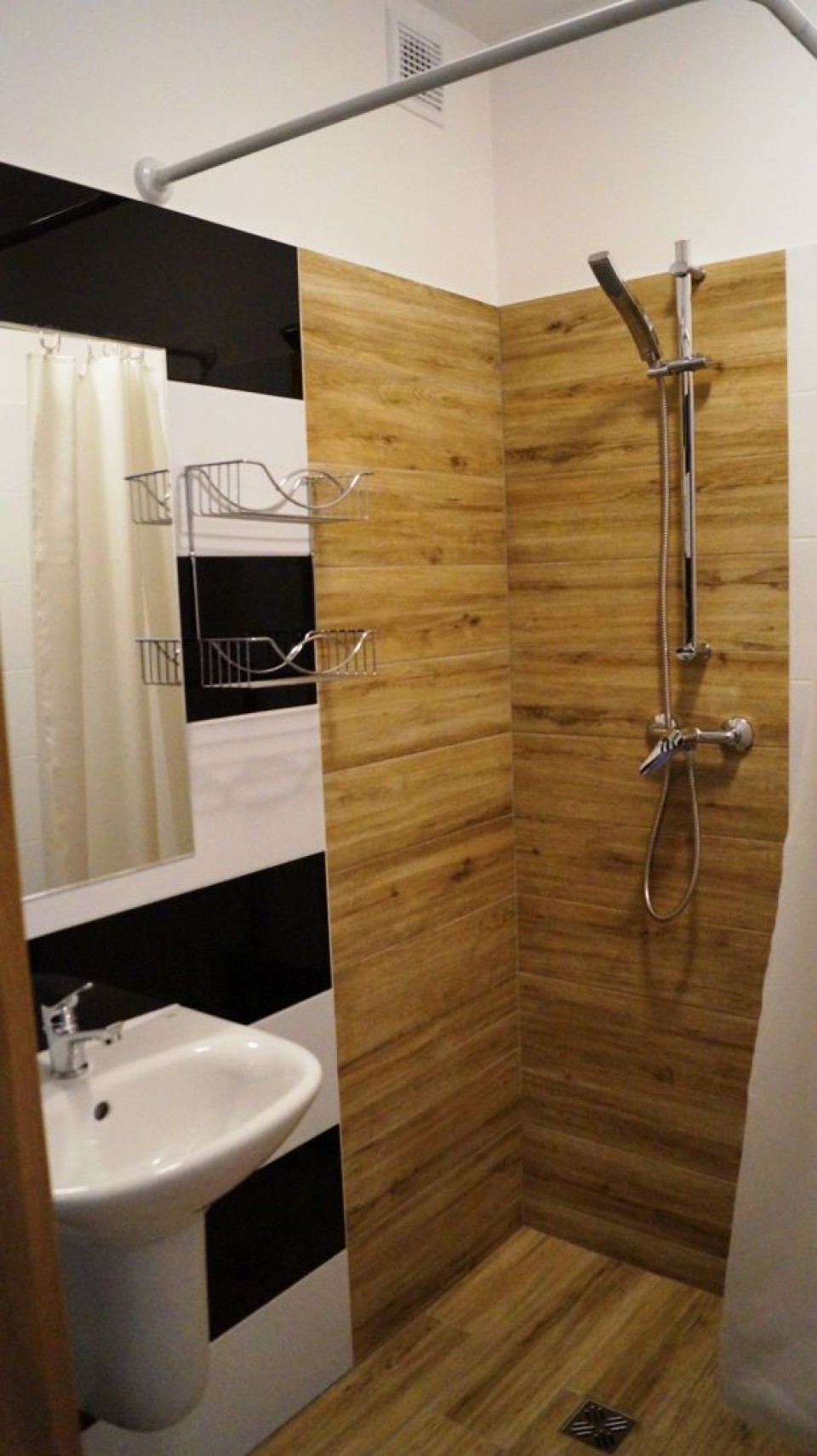 Pokoje i Apartamenty CZARNA PERŁA