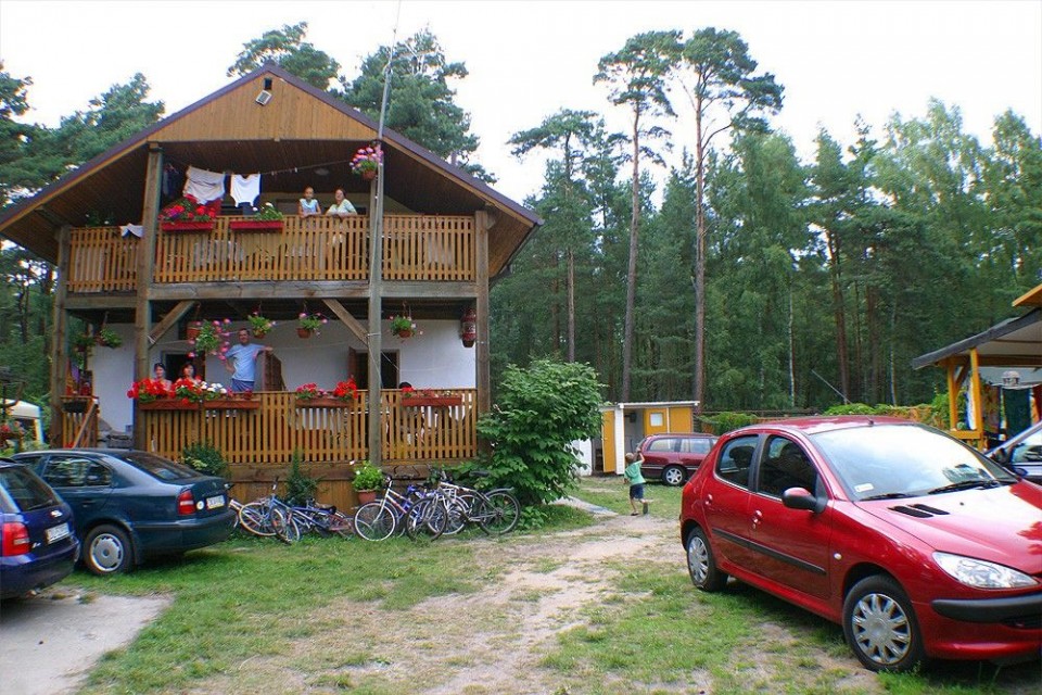 ŻÓŁTY DOMEK