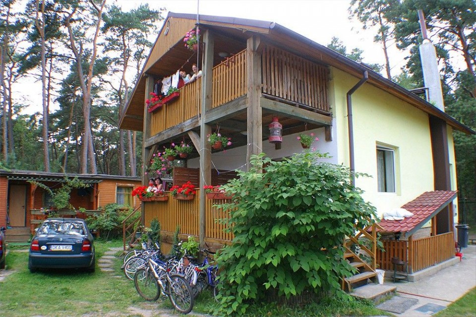 ŻÓŁTY DOMEK