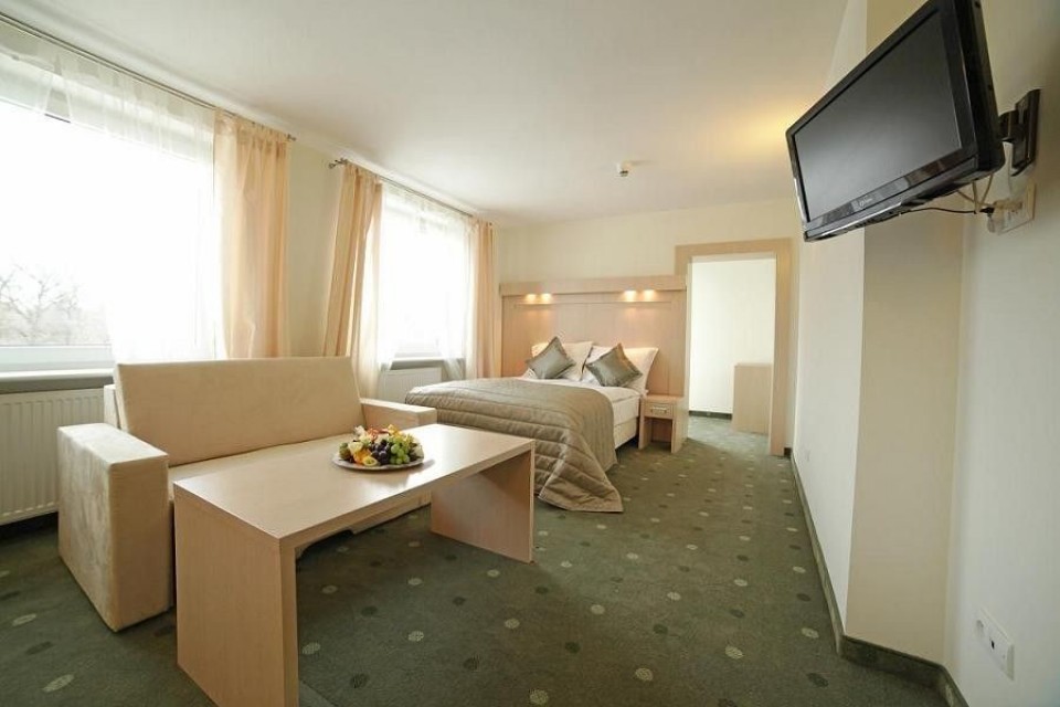 Hotel CIEPLICE