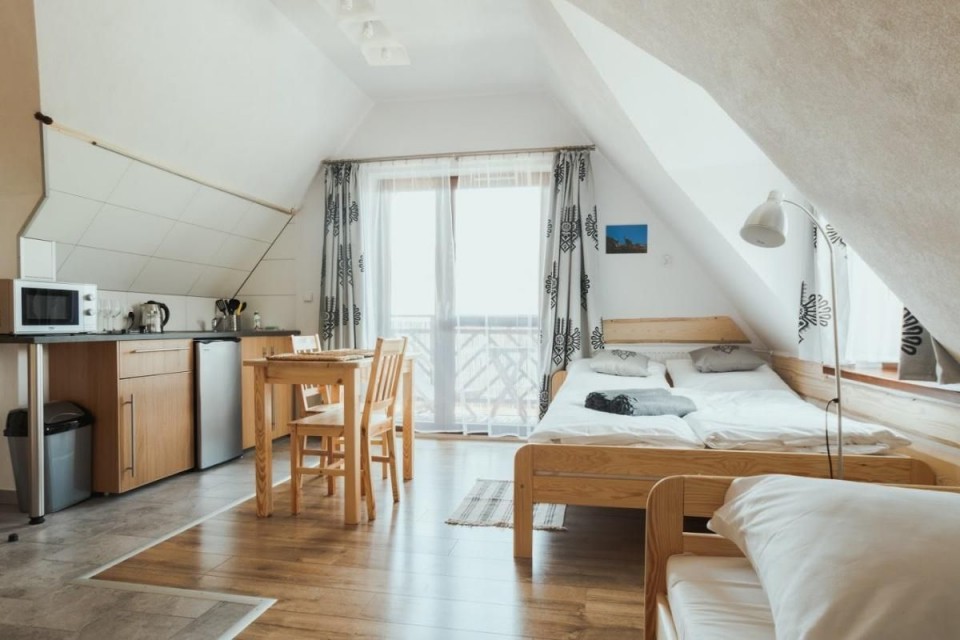 Pokoje i Apartamenty PRZY SZLAKU