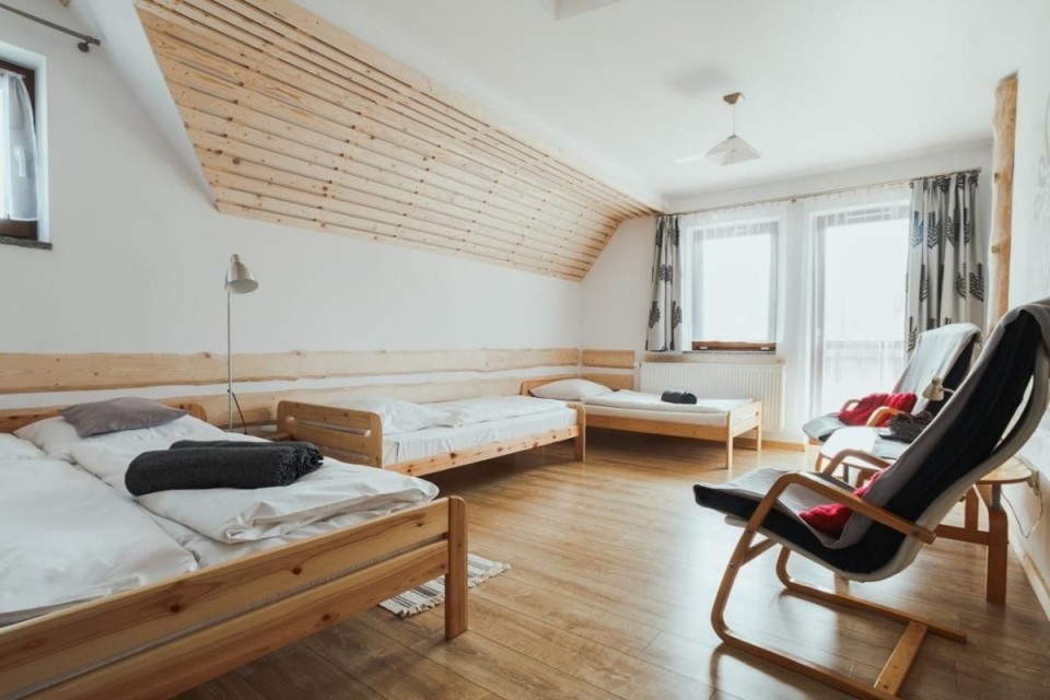 Pokoje i Apartamenty PRZY SZLAKU