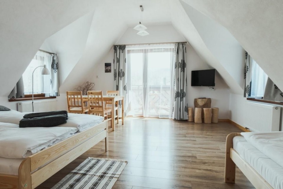 Pokoje i Apartamenty PRZY SZLAKU