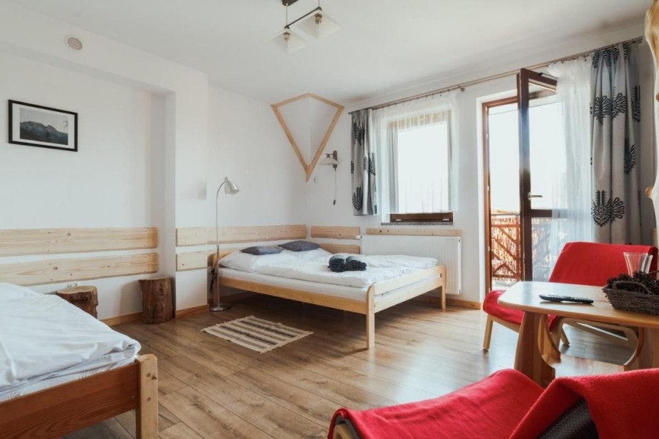 Pokoje i Apartamenty PRZY SZLAKU