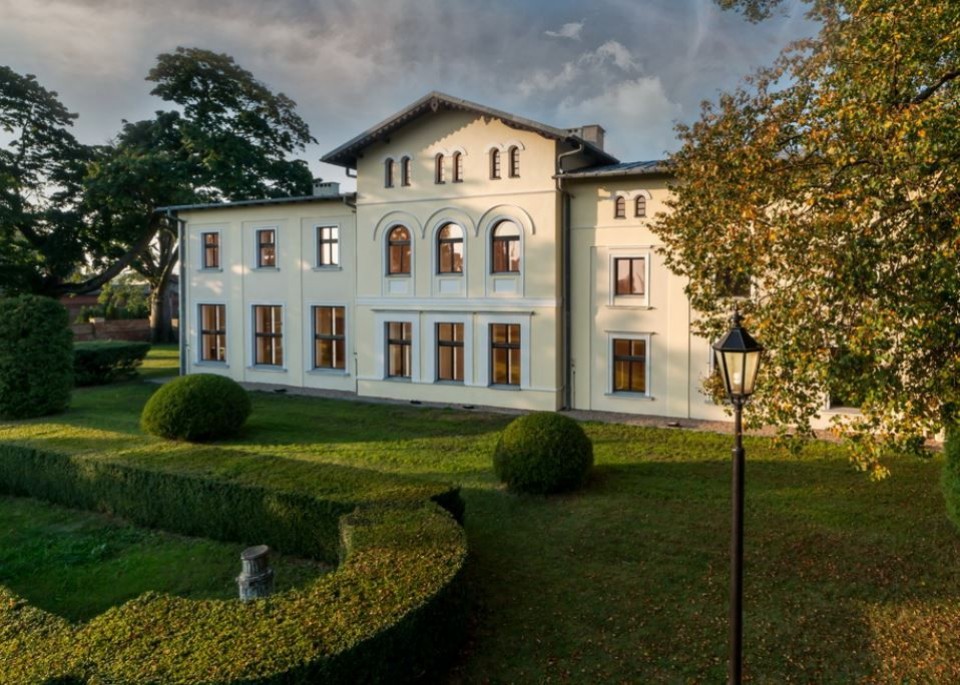 PAŁAC KŁANINO
