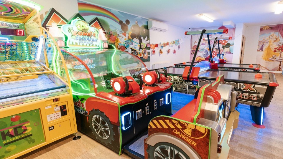 HOLIDAY PARK & RESORT