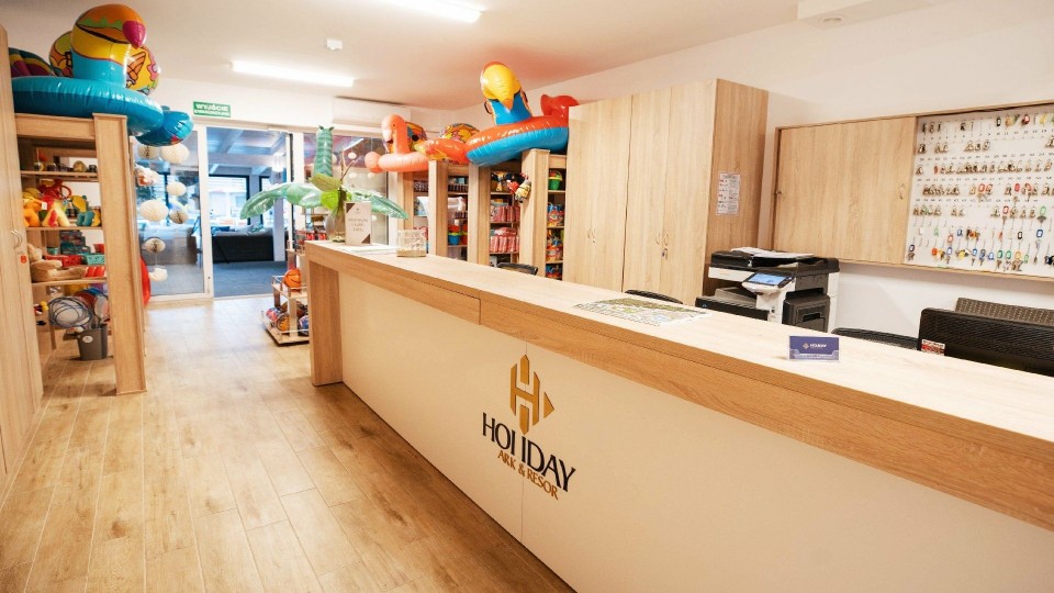 HOLIDAY PARK & RESORT