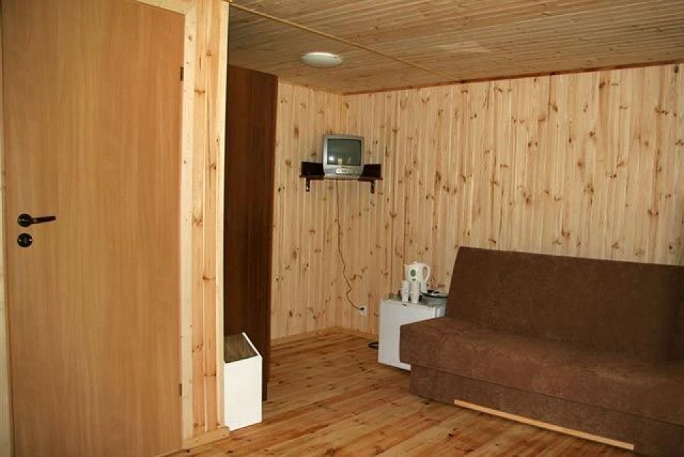 DOMKI I POLE NAMIOTOWE NA SKARPIE