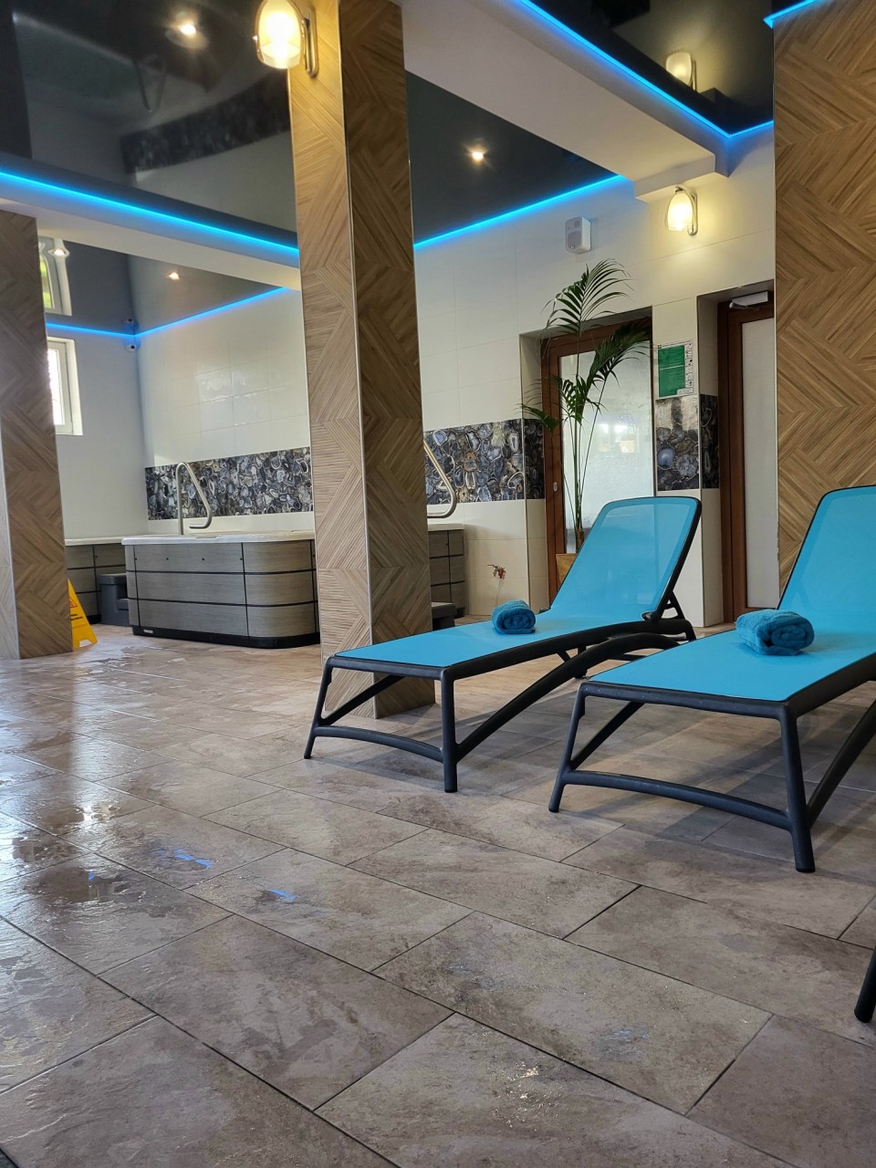Sala basenowa i jacuzzi