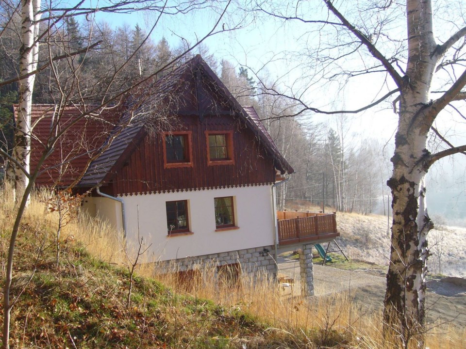 DOM NAD DOLINĄ
