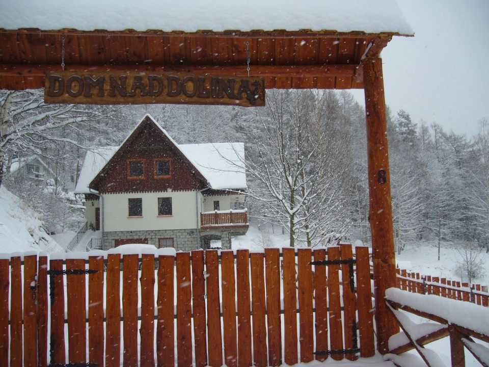 DOM NAD DOLINĄ