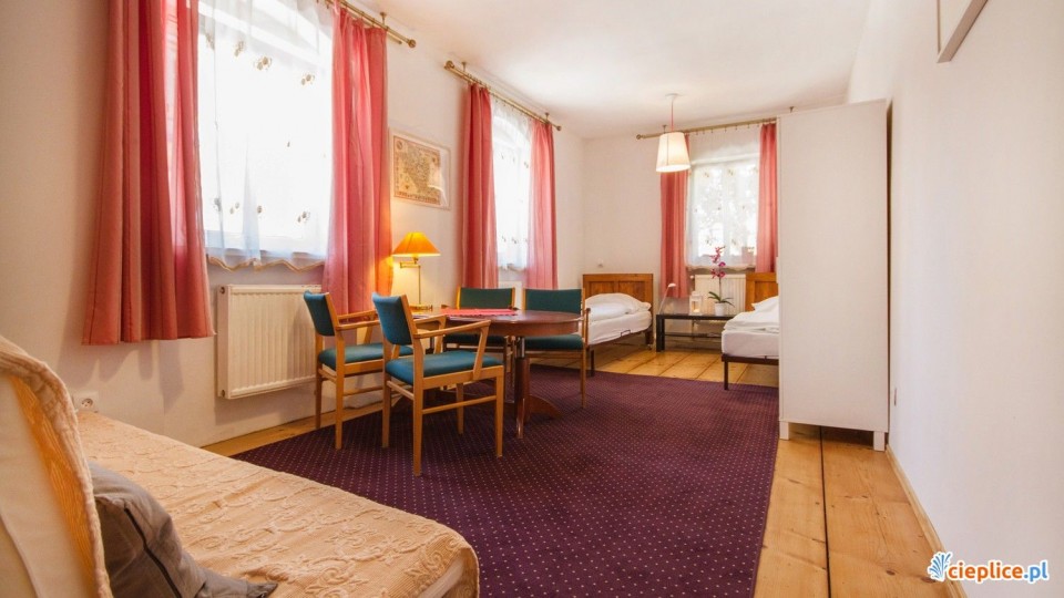 Pokoje i apartamenty KANTORÓWKA 