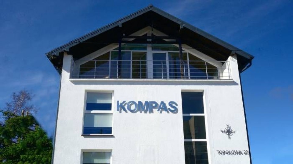 KOMPAS