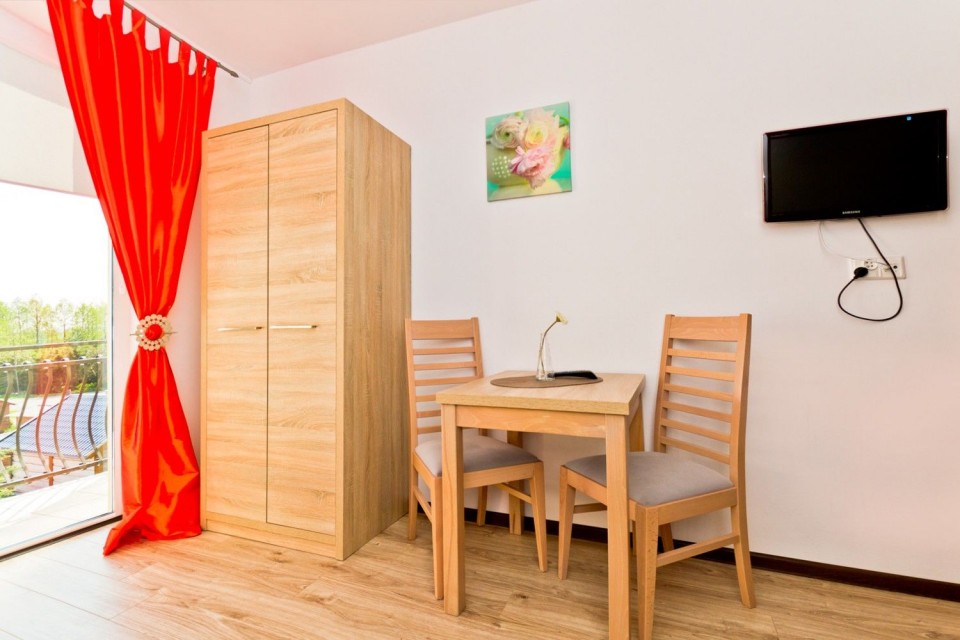 Apartamenty, Domki i Pokoje ALEXANDRIA z basenem