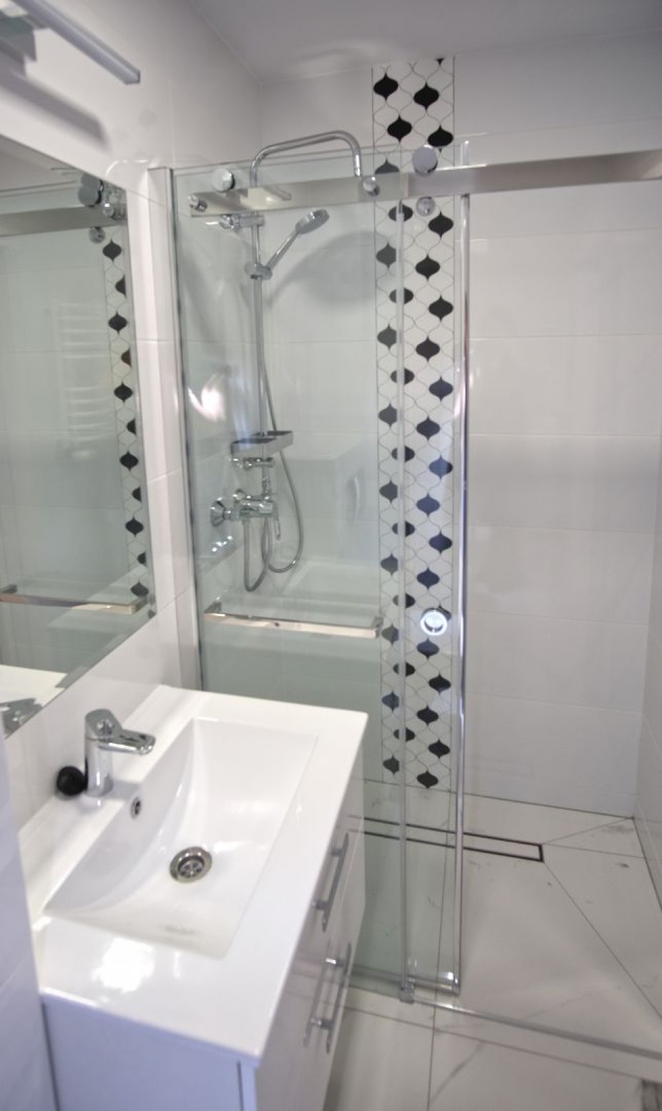 APARTAMENT  NR  3 - ŁAZIENKA