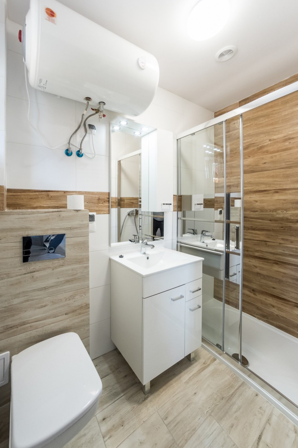 Domek piętrowy całoroczny z dwiema łazienkami, 3 sypialnie i salon