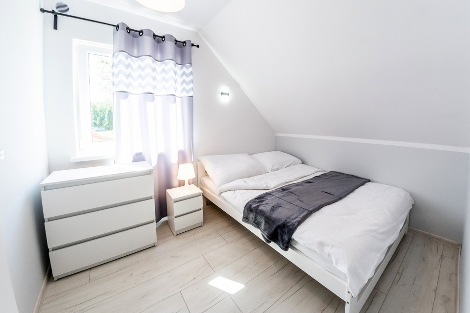 Domek piętrowy z dwiema łazienkami całoroczny - 3 sypialnie i salon