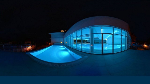 Baseny i aquaparki w okolicy