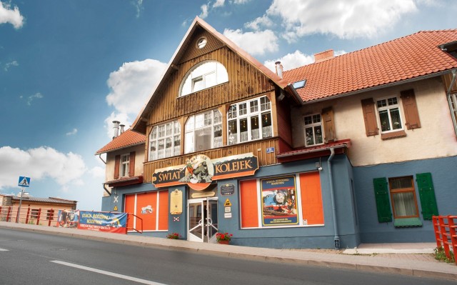ŚWIAT KOLEJEK