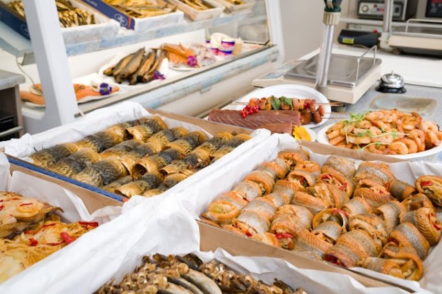 Smażalnia i Wędzarnia Ryb DELFIN