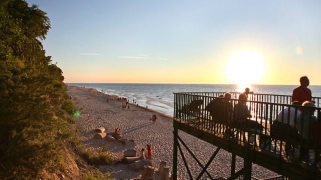 Zachód słońca na plaży w Łukęcinie