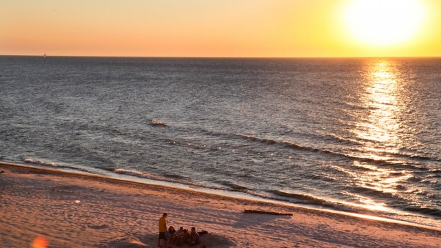 Łukęcin, zachód słońca na plaży