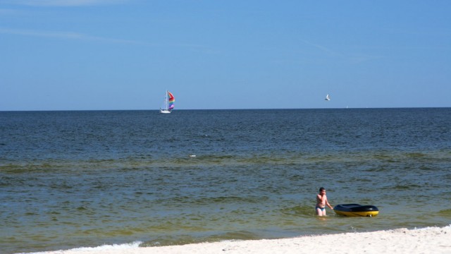 Widok na morze z plaży w Łukęcinie