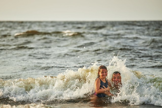 Rodzinny wypad nad morzem – jak zaplanować idealny tydzień w Darłówku?