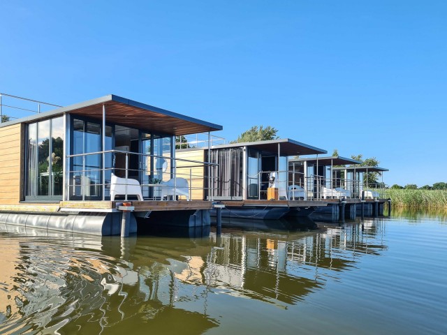 Sunrise HouseBoats