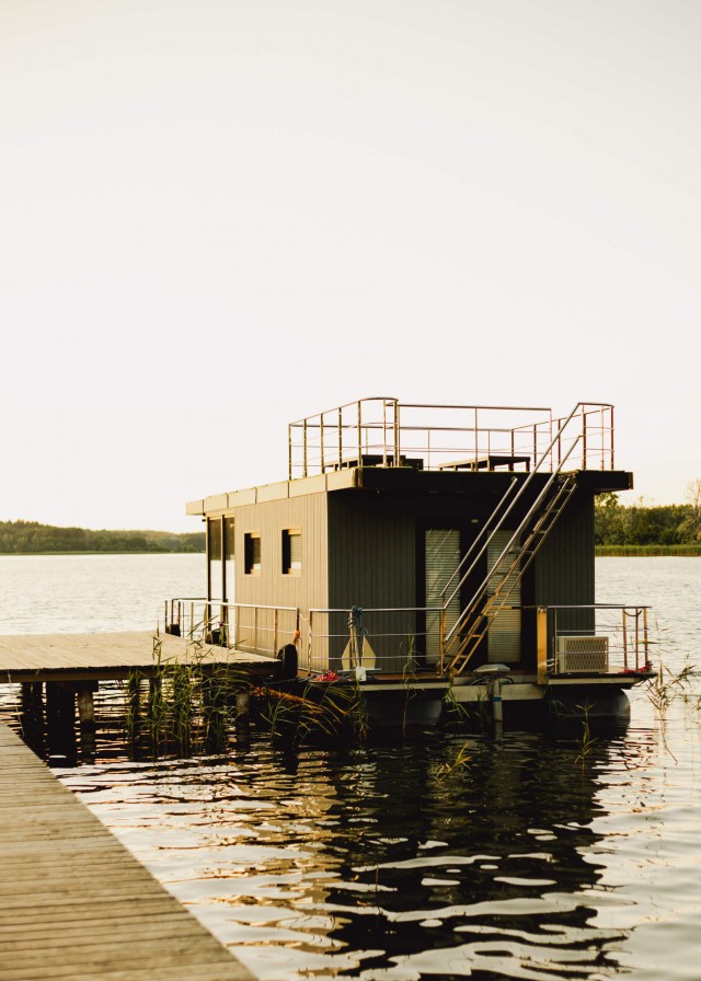 Małe Swory - Domki pływające Houseboat