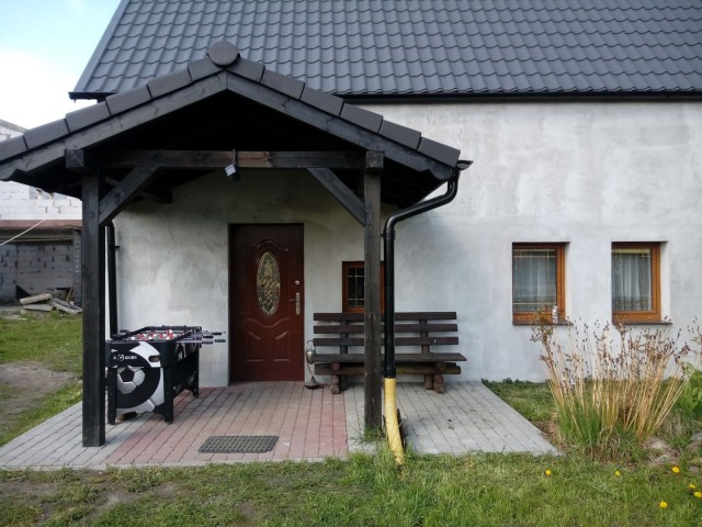 DOM NA WSI NIEDALEKO MORZA