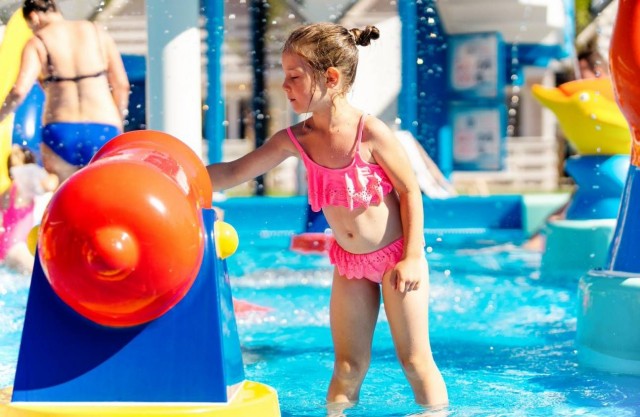 HOLIDAY PARK & RESORT