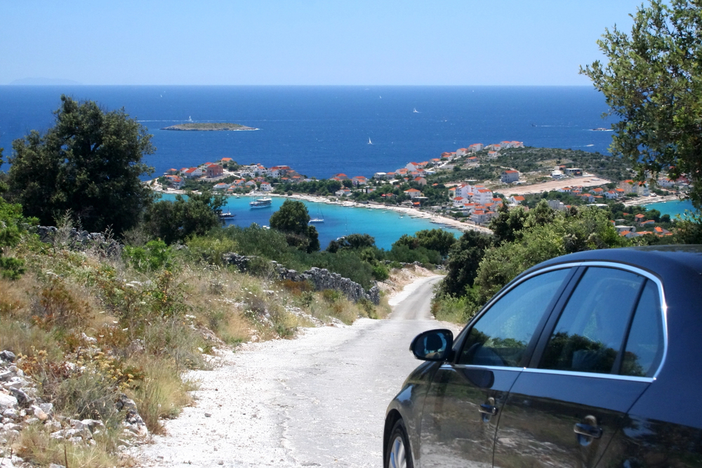 Wakacje samochodem w Europie – jak przygotować auto i jakie ubezpieczenie wykupić?