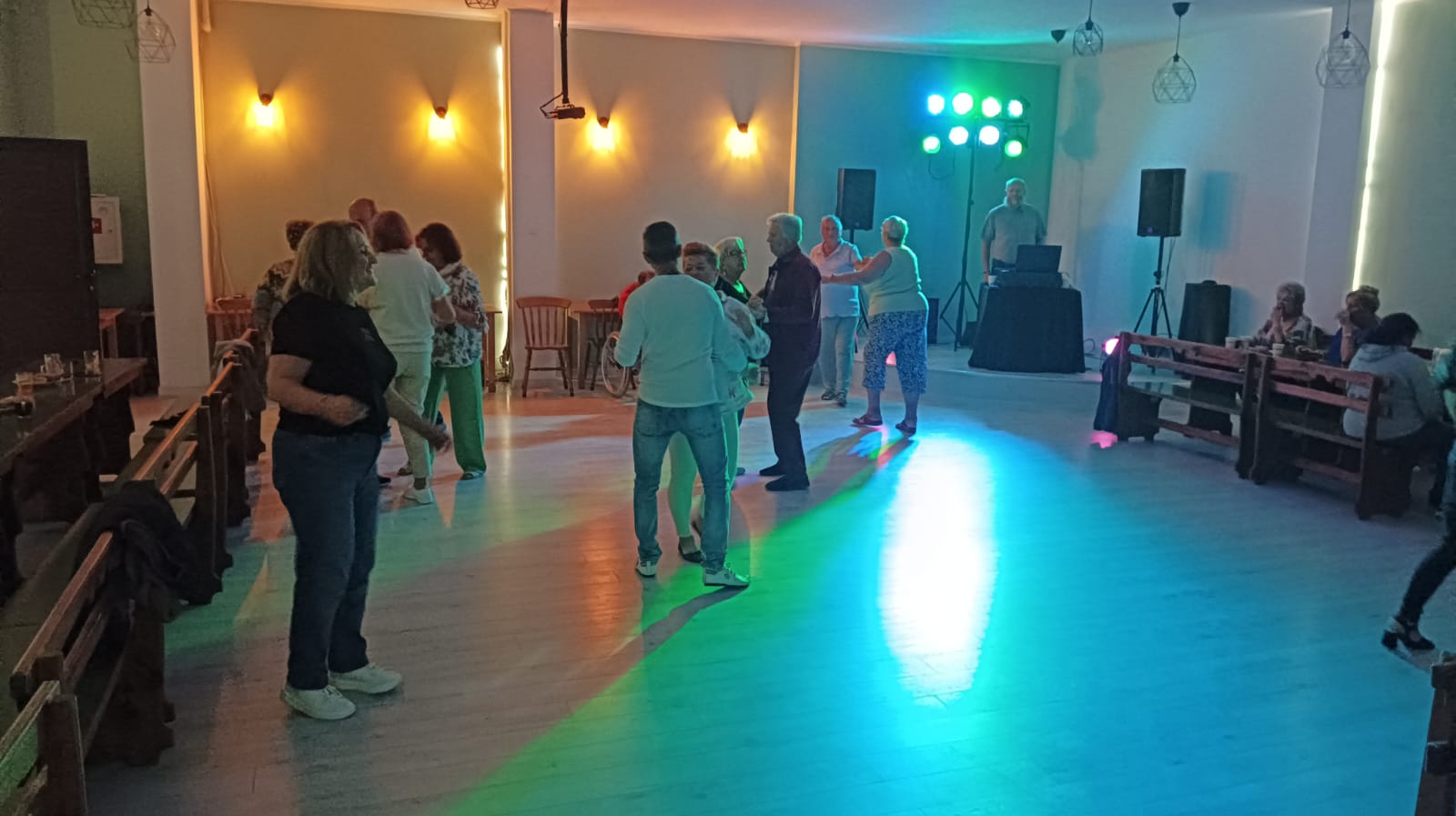 Wczasy dla seniorów - Ośrodek GÓRNIK - Domki